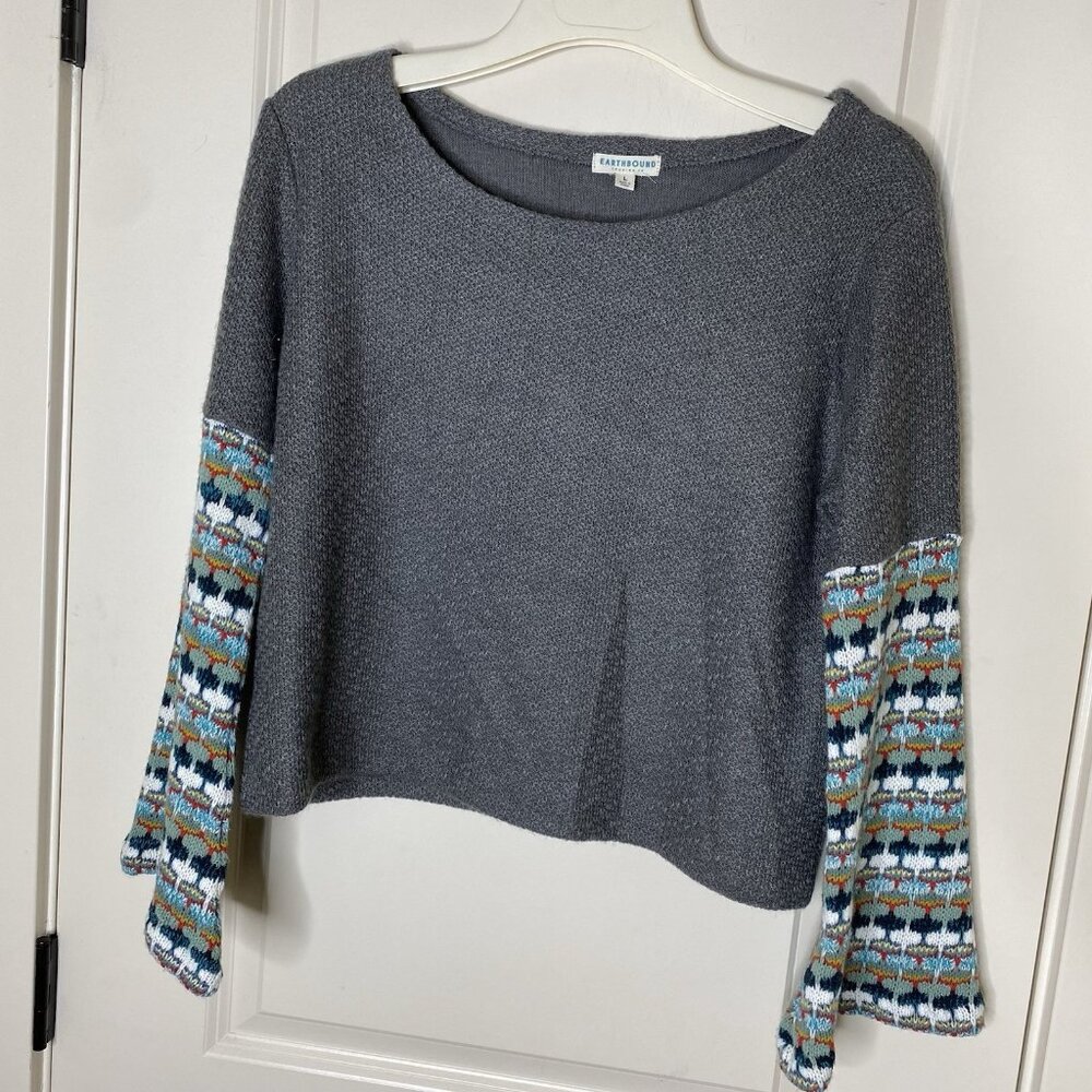 EARTHBOUND Gray Crop Top with Patterned Sleeves
